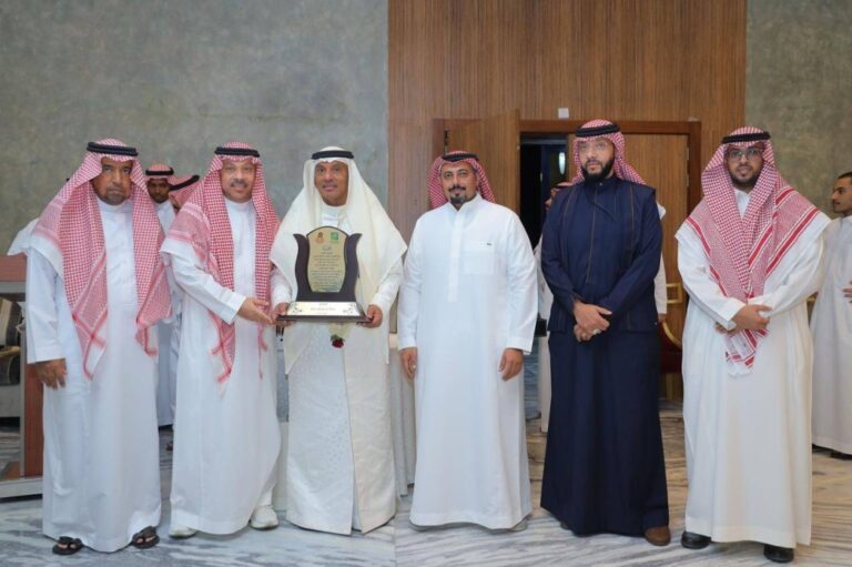 أسرة-حسام-الدين-تحتفي-بتقاعد-عبدالوهاب-أخبار-السعودية.jpg