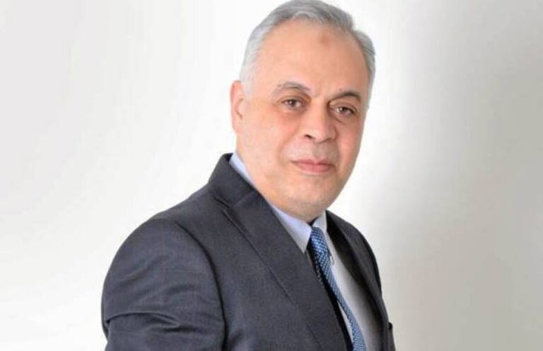 أشرف-زكي-مليون-جنيه-غرامة-على-مشاركة-البلوجر-أو-التيك.jpg