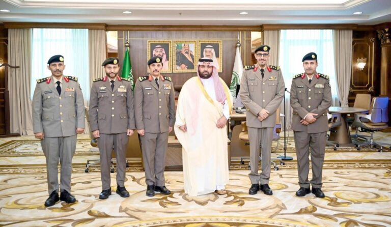 أمير-جازان-يقلد-عدداً-من-القيادات-الأمنية-رتبهم-الجديدة.jpg