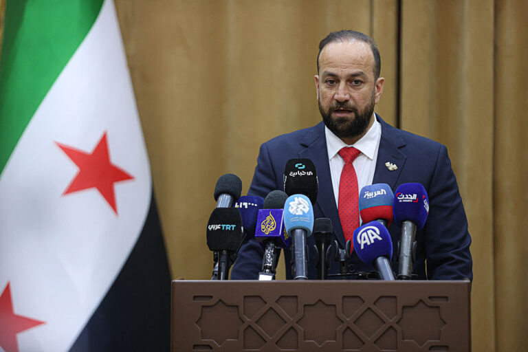المصطفى-يحذر-من-انتشار-أخبار-مضللة-تستهدف-سوريا-عبر-300.jpg