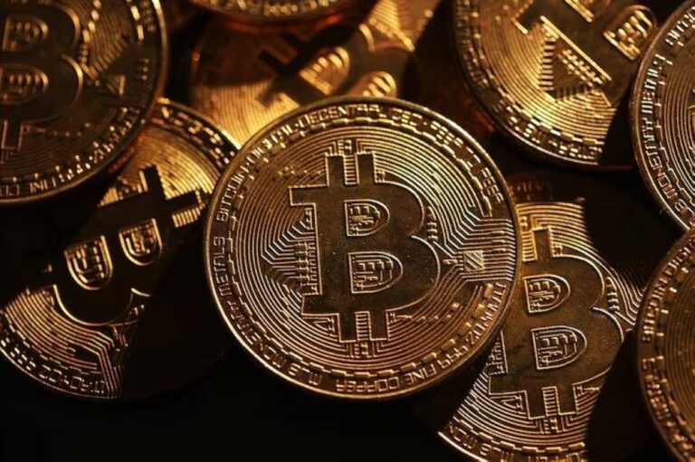 ترمب-رئيس-العملات-الرقمية-هل-تلامس-البيتكوين-125-ألف-دولار.jpg