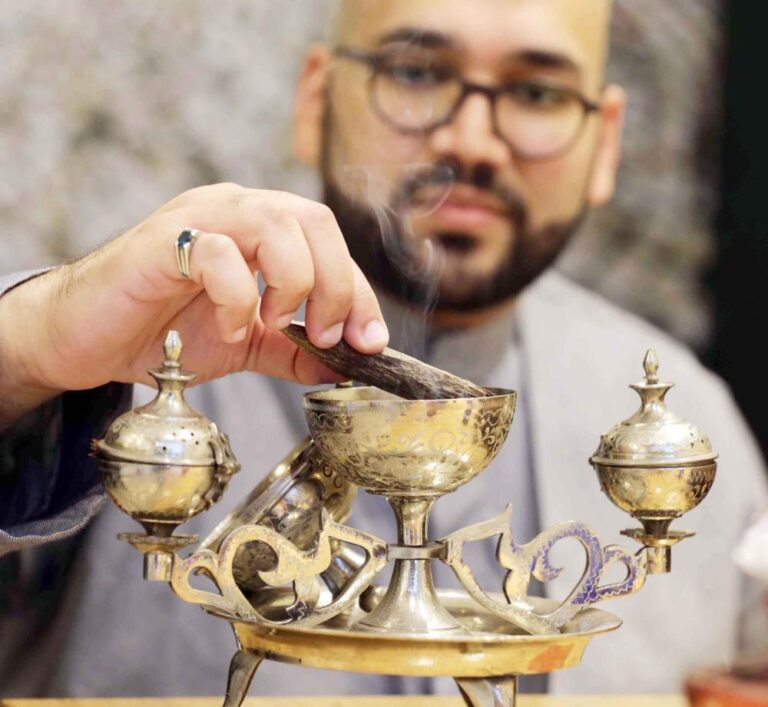 حاسة-الشم-تحيل-البراء-إلى-خبير-في-تركيب-العطور.jpg
