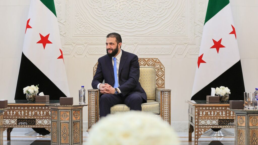دمشق-الشرع-يلتقي-برجال-أعمال-سعوديين-في-قصر-الرئاسة-صور.jpg