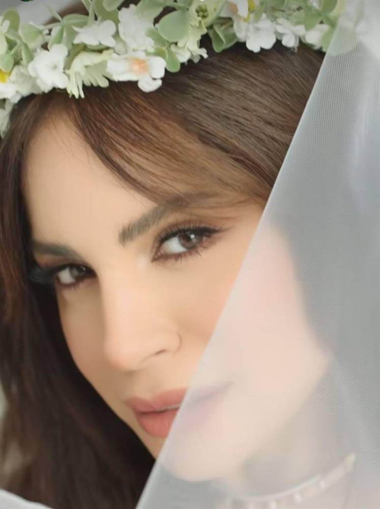 عكاظ-كشفت-سر-الفستان-الأبيض-آمال-ماهر-زفافي-خبر-عاجل.jpg