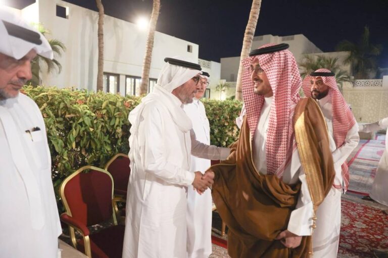 فيصل-بن-محمد-يعزّي-أسرة-جمجوم-في-فقيدها-أخبار.jpg