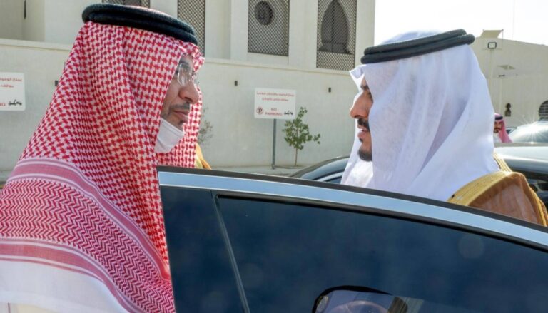 نائب-أمير-الرياض-يؤدي-صلاة-الميت-على-عبدالرحمن-الشثري.jpg