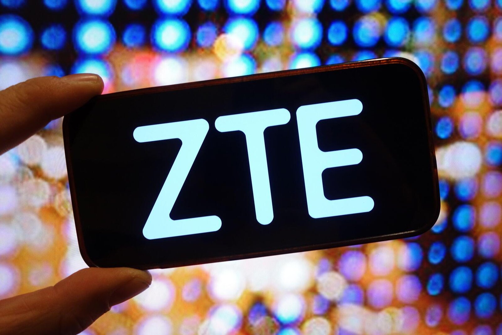 ZTE تعلن عن هاتف أنيق ومتطور