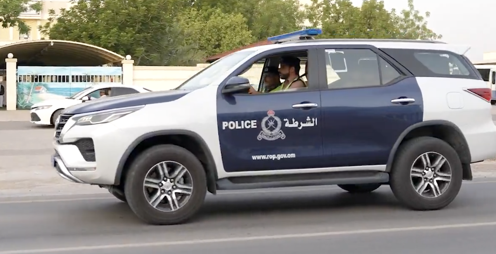 سلطنة عمان تسلم مطلوبا أمنيا للإمارات