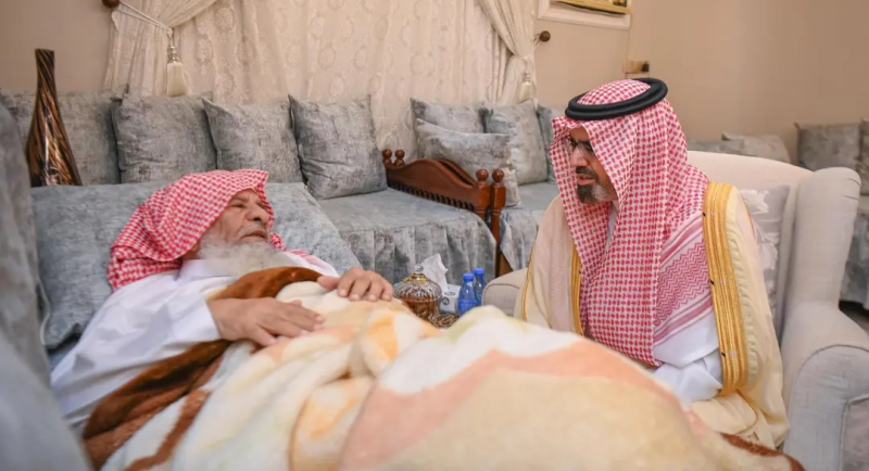 ناصر بن محمد يطمئن على صحة العامري – أخبار السعودية