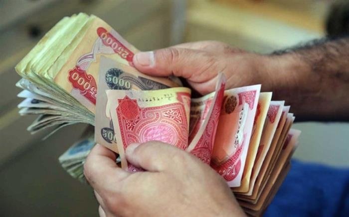 المالية تحسم الجدل بشأن شائعات “نصف الراتب”