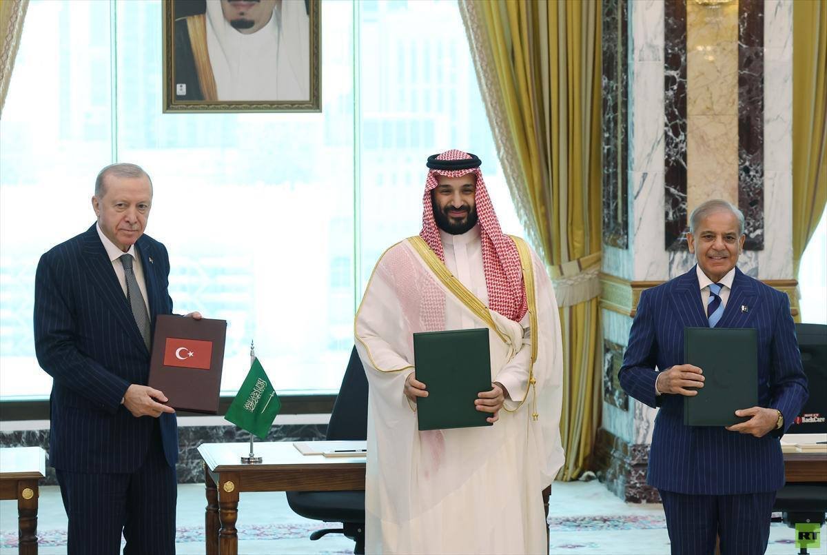 ‏اتفاق مكة للدفاع المشترك: أي هجوم مسلح على أي دولة يعد هجوما على الدول الثلاث جميعها